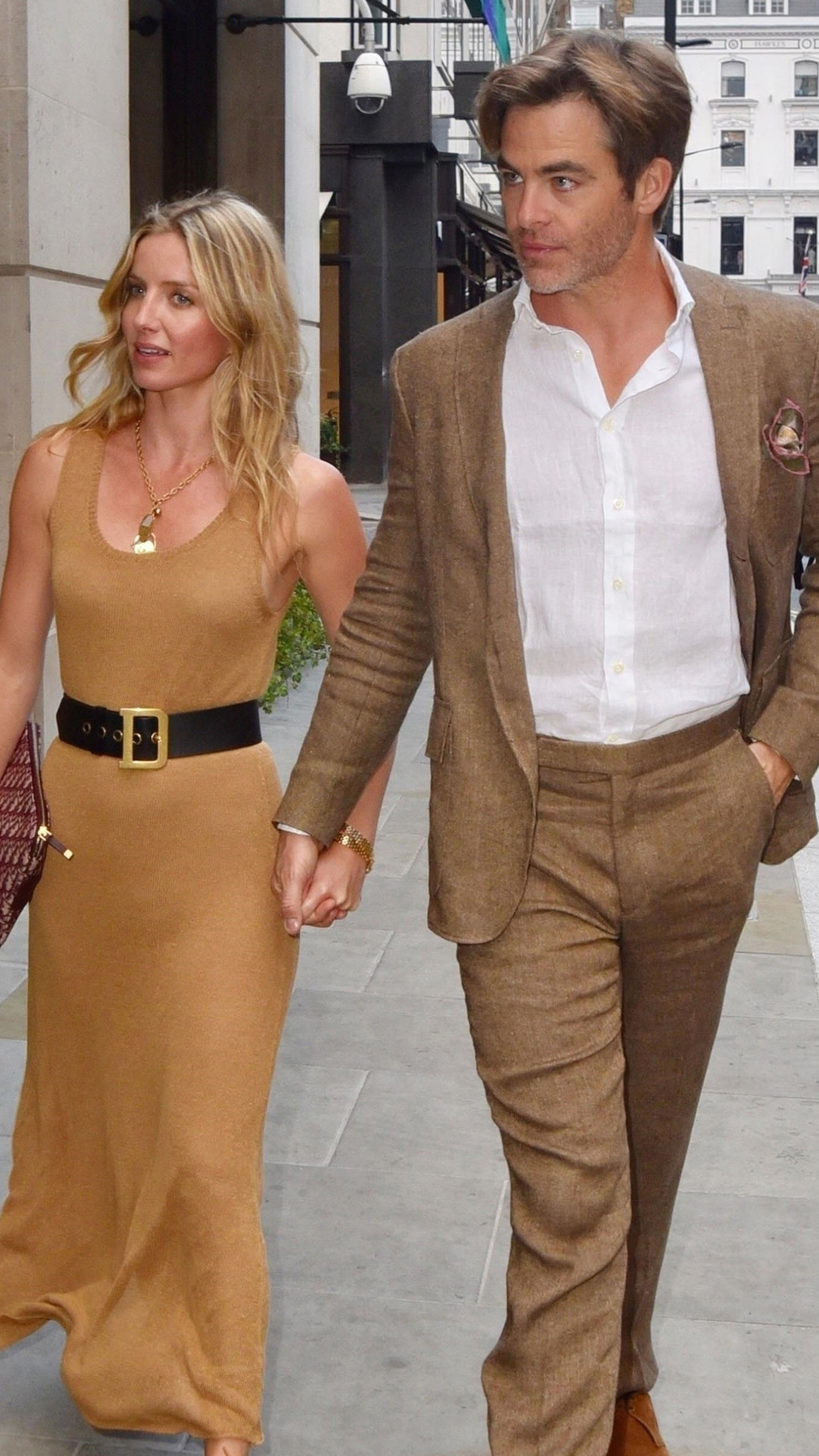 Chris Pine, Annabelle Wallis